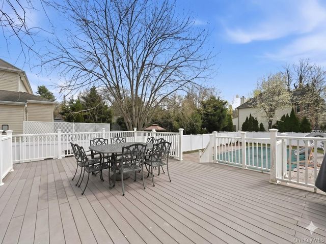 20 E Main Street, Huntington, NY 11743