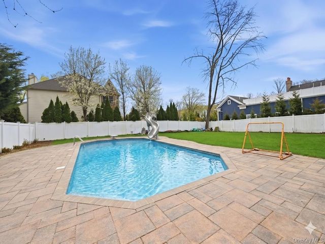 20 E Main Street, Huntington, NY 11743