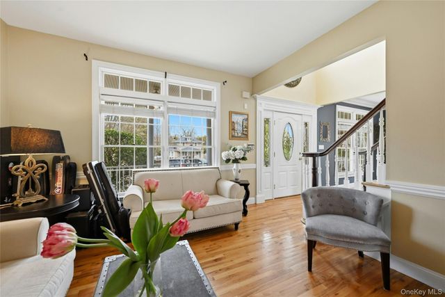 20 E Main Street, Huntington, NY 11743