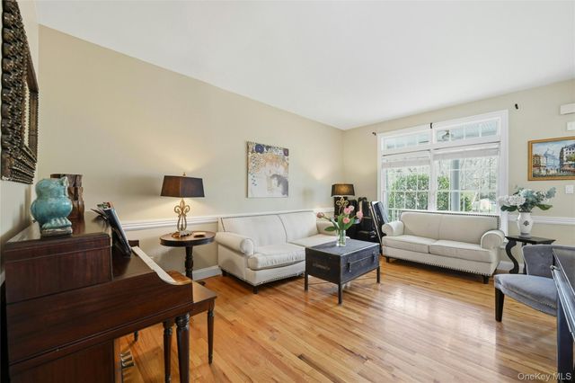 20 E Main Street, Huntington, NY 11743
