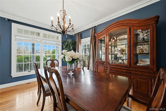 20 E Main Street, Huntington, NY 11743