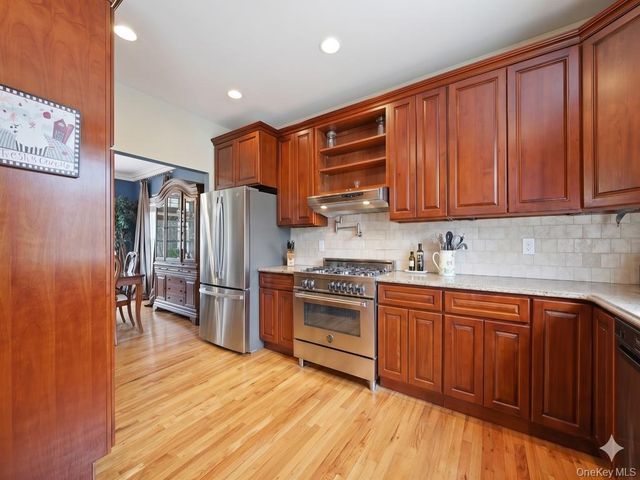 20 E Main Street, Huntington, NY 11743