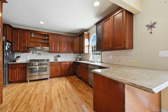 20 E Main Street, Huntington, NY 11743