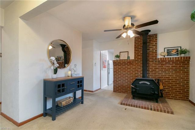 881 Hopwood LN, Virginia Beach, VA 23455