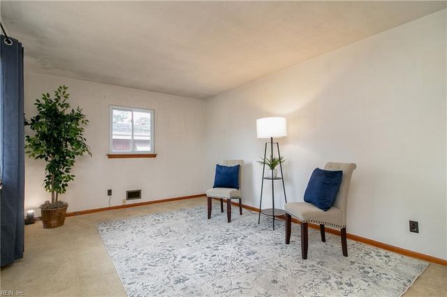 881 Hopwood LN, Virginia Beach, VA 23455