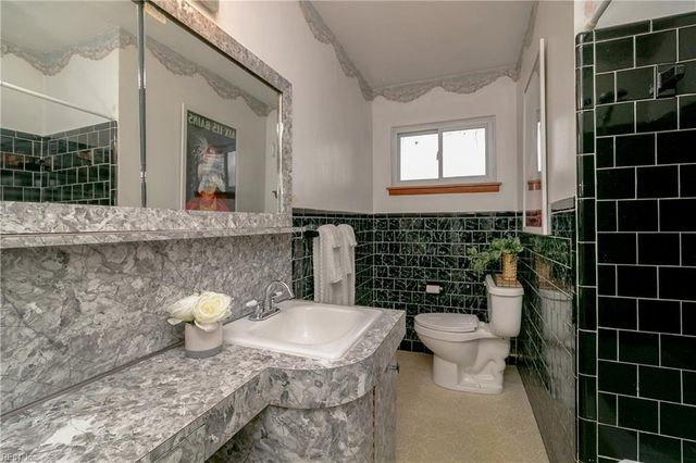 881 Hopwood LN, Virginia Beach, VA 23455