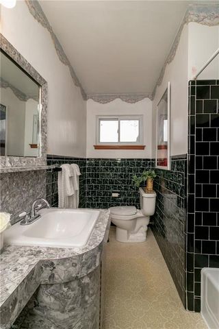 881 Hopwood LN, Virginia Beach, VA 23455