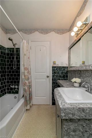 881 Hopwood LN, Virginia Beach, VA 23455