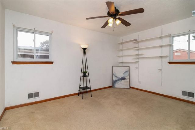 881 Hopwood LN, Virginia Beach, VA 23455