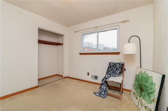 881 Hopwood LN, Virginia Beach, VA 23455