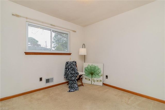 881 Hopwood LN, Virginia Beach, VA 23455