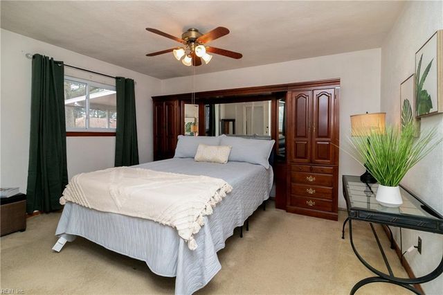 881 Hopwood LN, Virginia Beach, VA 23455