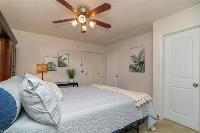 881 Hopwood LN, Virginia Beach, VA 23455