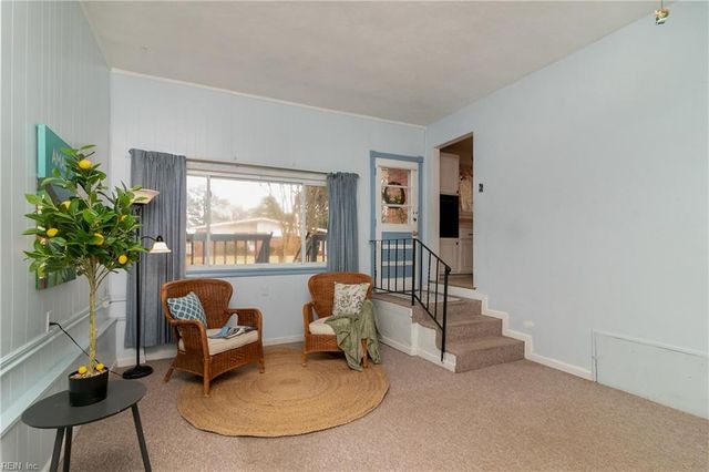 881 Hopwood LN, Virginia Beach, VA 23455