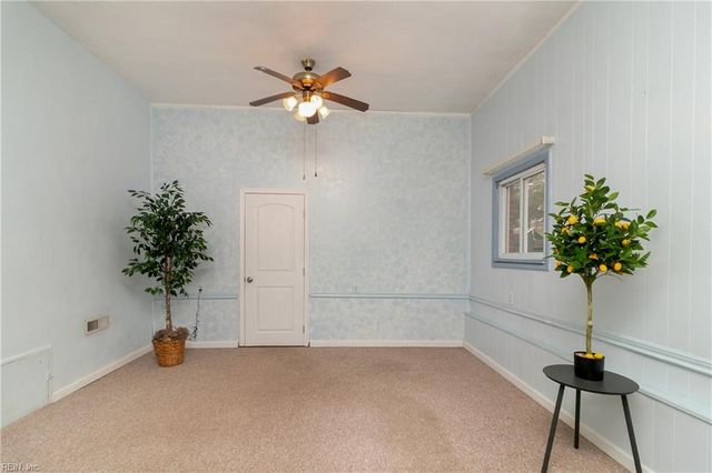 881 Hopwood LN, Virginia Beach, VA 23455