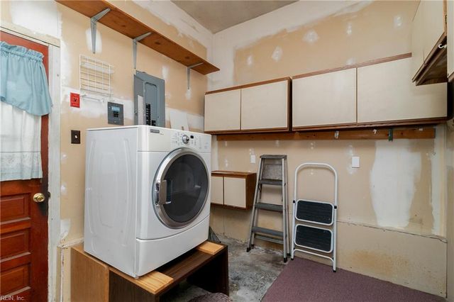 881 Hopwood LN, Virginia Beach, VA 23455