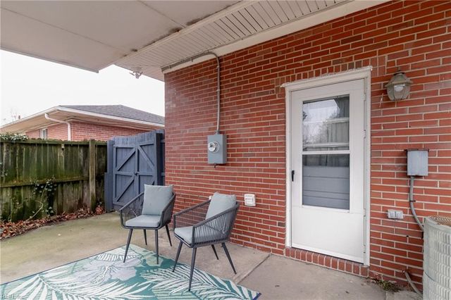 881 Hopwood LN, Virginia Beach, VA 23455