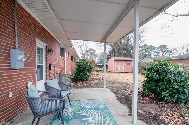 881 Hopwood LN, Virginia Beach, VA 23455