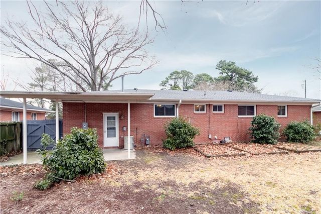 881 Hopwood LN, Virginia Beach, VA 23455