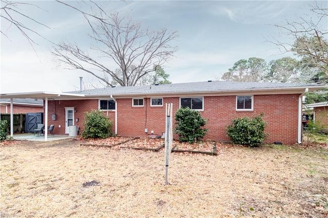 881 Hopwood LN, Virginia Beach, VA 23455