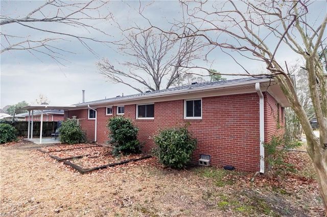 881 Hopwood LN, Virginia Beach, VA 23455