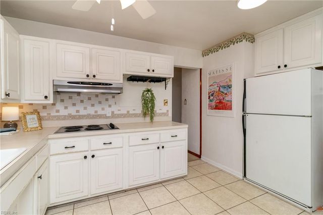 881 Hopwood LN, Virginia Beach, VA 23455