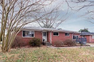 881 Hopwood LN, Virginia Beach, VA 23455