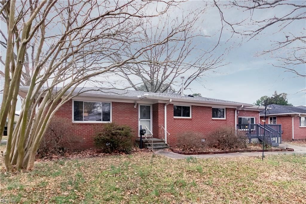 881 Hopwood LN, Virginia Beach, VA 23455