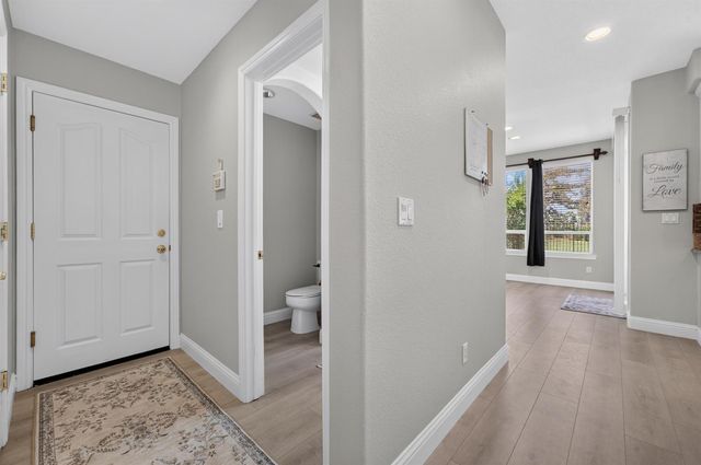 1453 Haddington Dr, Folsom, CA 95630