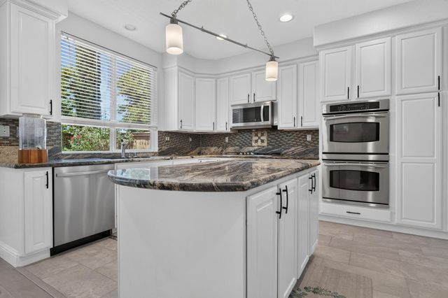 1453 Haddington Dr, Folsom, CA 95630