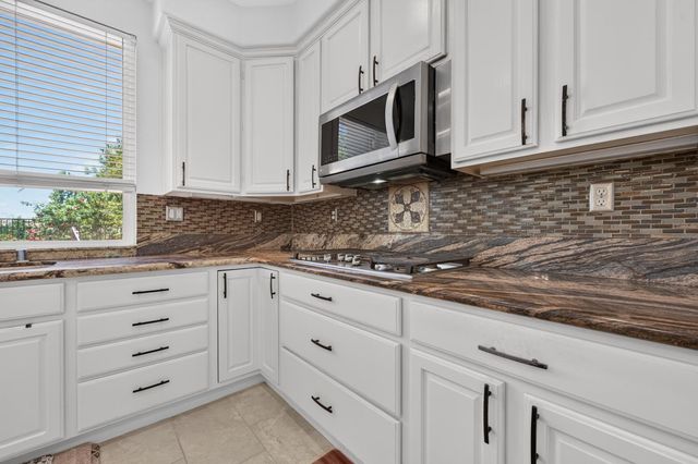 1453 Haddington Dr, Folsom, CA 95630