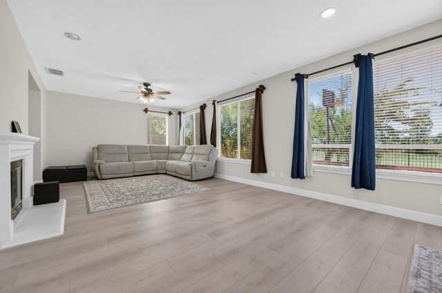 1453 Haddington Dr, Folsom, CA 95630