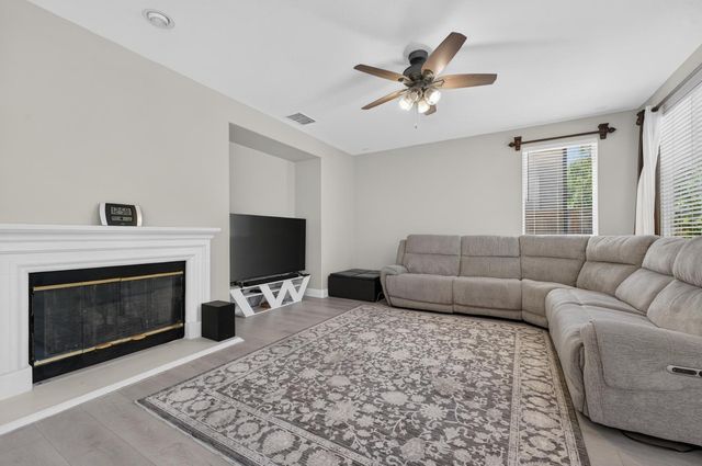 1453 Haddington Dr, Folsom, CA 95630