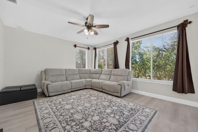 1453 Haddington Dr, Folsom, CA 95630
