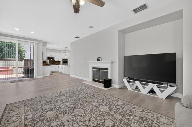 1453 Haddington Dr, Folsom, CA 95630