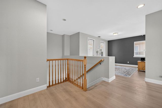 1453 Haddington Dr, Folsom, CA 95630