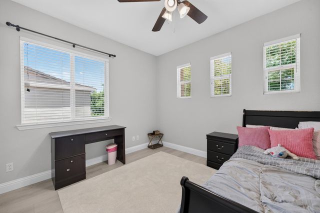1453 Haddington Dr, Folsom, CA 95630