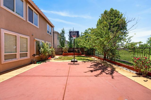 1453 Haddington Dr, Folsom, CA 95630