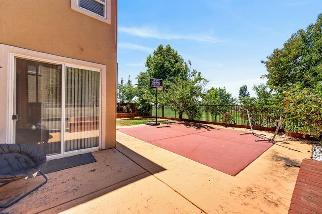 1453 Haddington Dr, Folsom, CA 95630