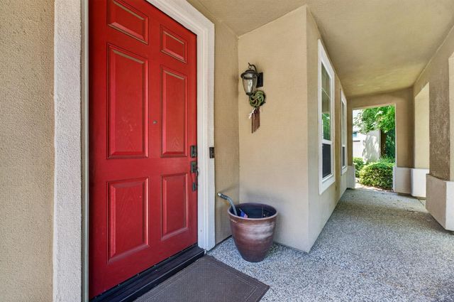 1453 Haddington Dr, Folsom, CA 95630