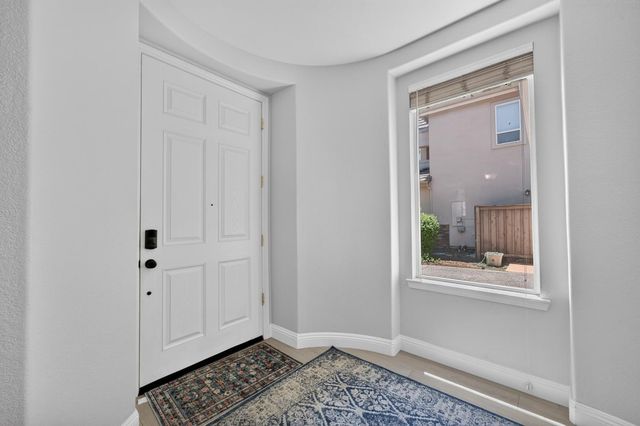 1453 Haddington Dr, Folsom, CA 95630