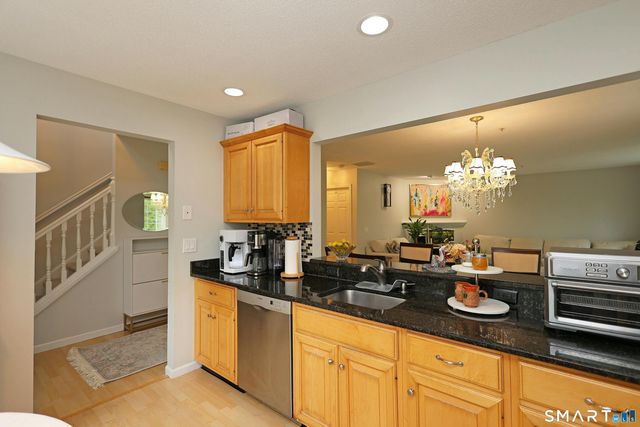 633 Danbury Road 22, Ridgefield, CT 06877