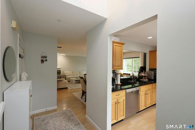 633 Danbury Road 22, Ridgefield, CT 06877