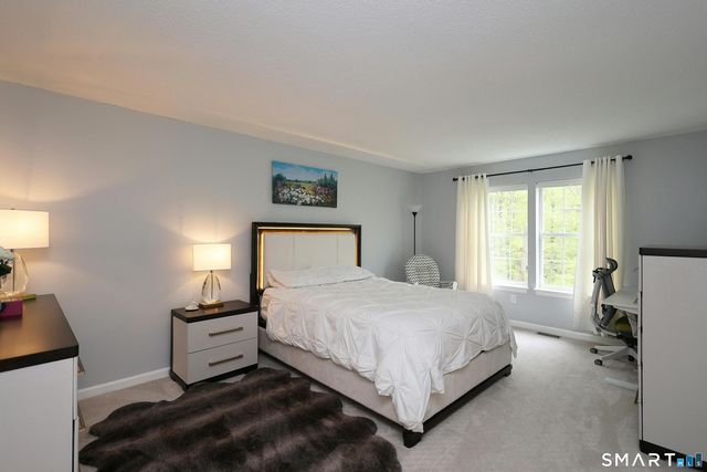 633 Danbury Road 22, Ridgefield, CT 06877