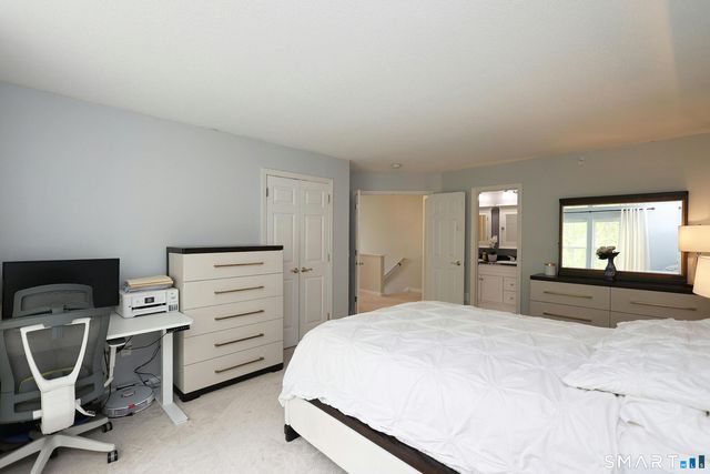 633 Danbury Road 22, Ridgefield, CT 06877