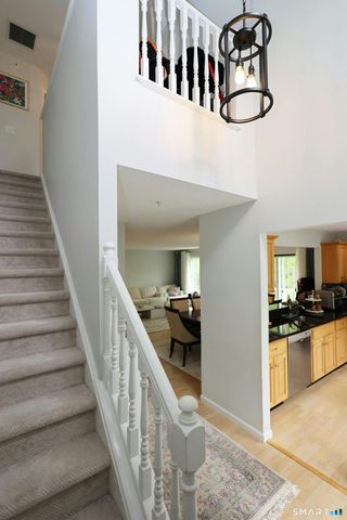 633 Danbury Road 22, Ridgefield, CT 06877