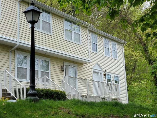 633 Danbury Road 22, Ridgefield, CT 06877
