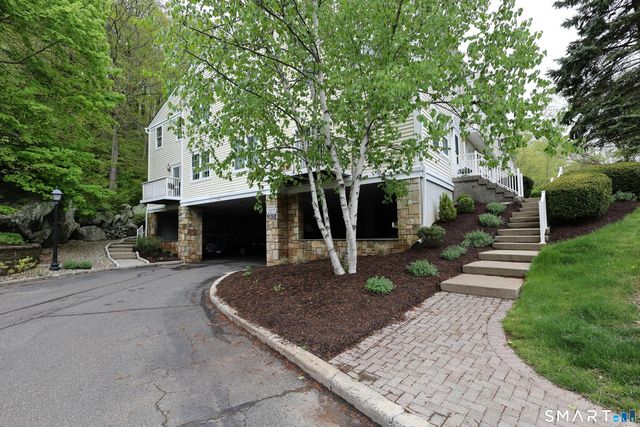 633 Danbury Road 22, Ridgefield, CT 06877