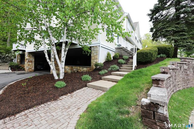 633 Danbury Road 22, Ridgefield, CT 06877