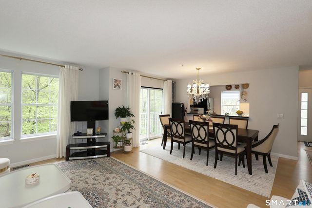 633 Danbury Road 22, Ridgefield, CT 06877